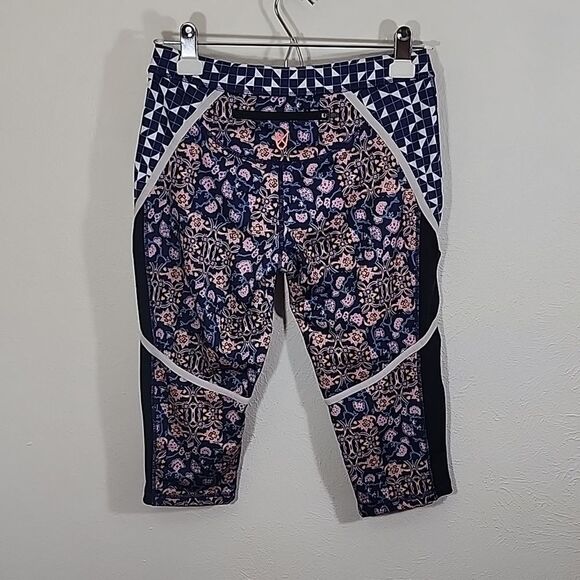 MinkPink Edorphins 3/4 leggings in Multi size M - Picture 4 of 12